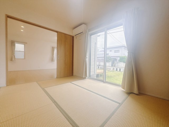 【中古戸建】前橋市亀里町の和室|■1階和室｜和室を書斎にしたり、冬にはコタツを敷いて家族みんなで年越しをするのもいいですね。家族みんなのお気に入りの空間になります♪