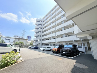 【駐車場】 | 敷地内駐車場も広々、希望の方は空状況要確認