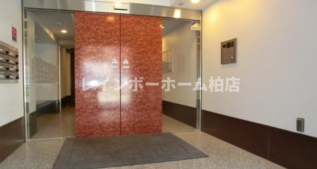 特典：仲介手数料が無料です!!のエントランス|オートロックがあります