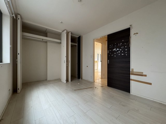 ＢＥＬＬＡ 白金 ｗｅｓｔの寝室|★※清掃前になります　明るいフローリングの角部屋です★