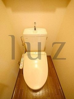 アヴニール鶴見のトイレ|ウォシュレット完備の清潔感のあるトイレ。