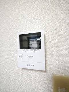 アヴニール鶴見のセキュリティ|モニター付きインターフォンで女性も安心です。