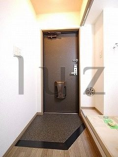 アヴニール鶴見の玄関