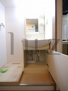 アヴニール鶴見の独立洗面台