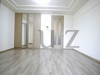 アヴニール鶴見の寝室|フローリング調のお部屋です。