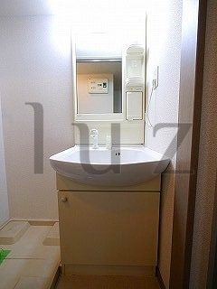 アヴニール鶴見の洗面所|人気の独立洗面台で忙しい朝の味方です。