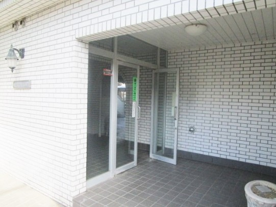 町田市原町田５丁目の賃貸マンションのエントランス