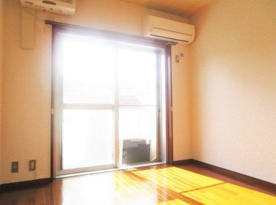 町田市原町田５丁目の賃貸マンションの居間・リビング