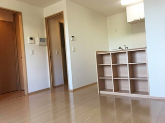 【居間・リビング】 | ※同タイプの別の部屋の写真です。
