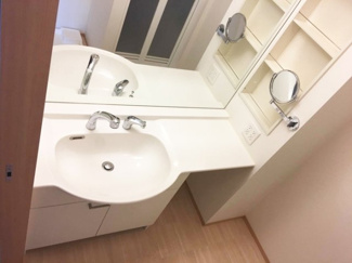 【洗面所】 | ※同タイプの別の部屋の写真です。