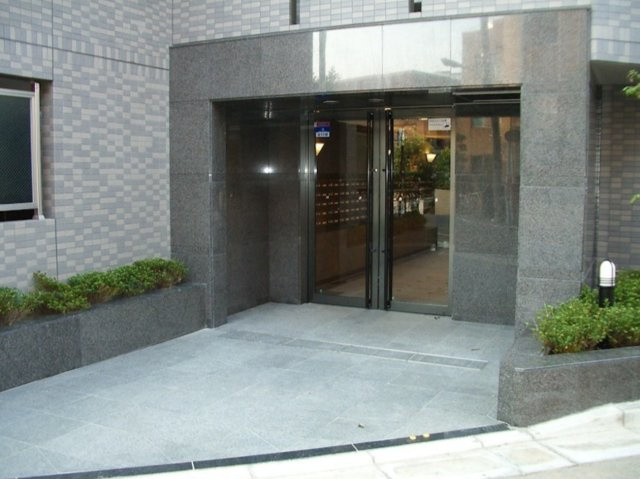 ルーブル中野弥生町のエントランス