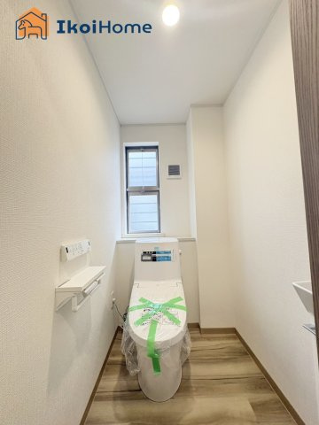 神戸市西区竹の台4丁目　中古戸建のトイレ|【ホームページに現地動画掲載中】●年中無休：当日予約可●ウォシュレット・暖房便座脱臭機能付トイレです