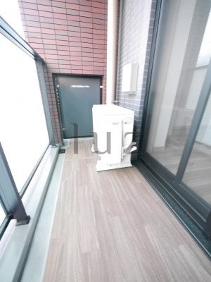 レア横濱西口弐番館のバルコニー