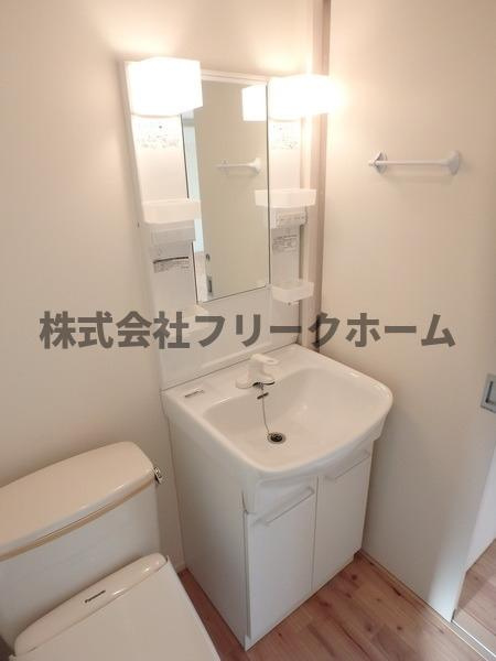 三鷹市下連雀３丁目のアパートの洗面所