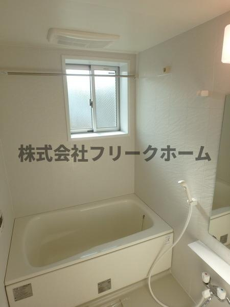 三鷹市下連雀３丁目のアパートの浴室