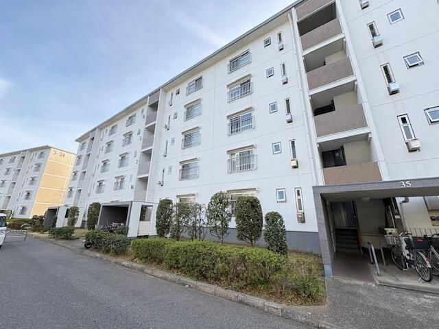村上団地３街区３５号棟の外観