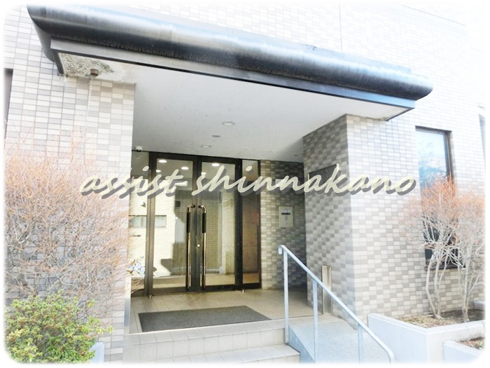 弥生町リバーサイドマンションのエントランス