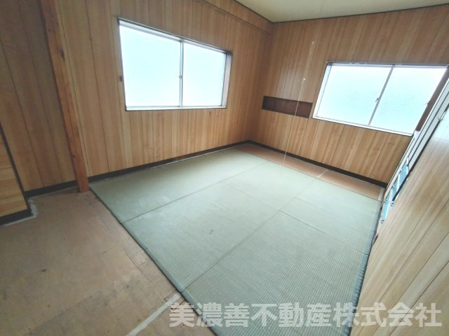６４８１２　岐阜市北一色7丁目作業場・倉庫・居宅の和室