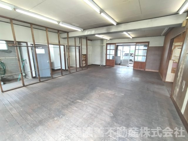 ６４８１２　岐阜市北一色7丁目作業場・倉庫・居宅の内装