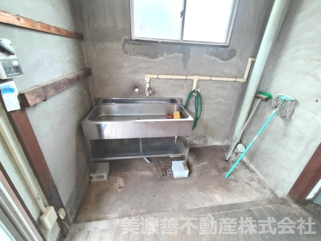 ６４８１２　岐阜市北一色7丁目作業場・倉庫・居宅の内装
