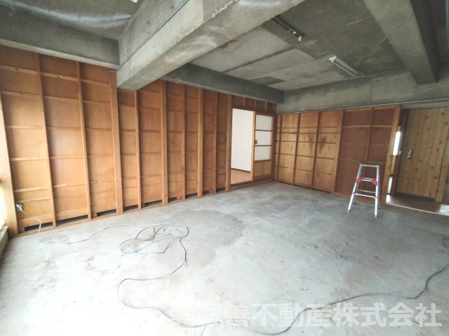 ６４８１２　岐阜市北一色7丁目作業場・倉庫・居宅の内装