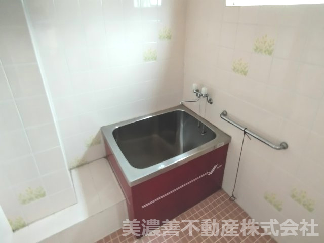 ６４８１２　岐阜市北一色7丁目作業場・倉庫・居宅の浴室