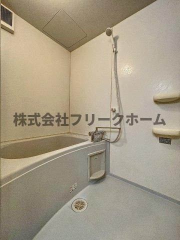三鷹市下連雀４丁目のアパートの浴室