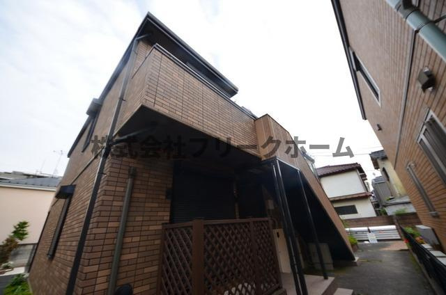 三鷹市下連雀４丁目のアパートの外観
