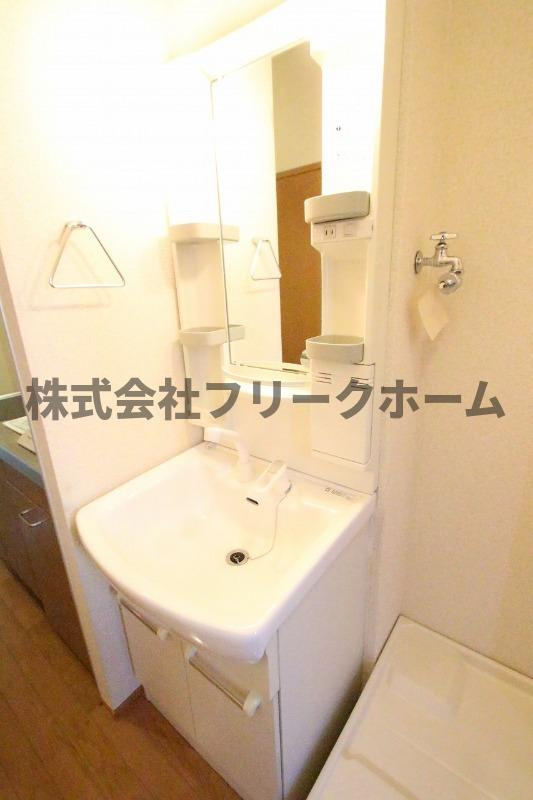 三鷹市下連雀４丁目のアパートの洗面所