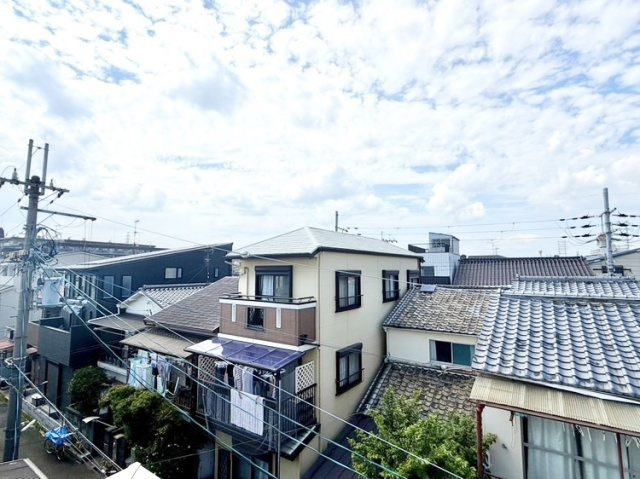 中古戸建　尼崎市大庄北5丁目の展望|前面に遮るものがなく視界良好な3階からの眺望！広い空を見渡せる、気持ちの良い住環境です。