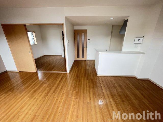 貝塚市澤の賃貸マンションの居間・リビング