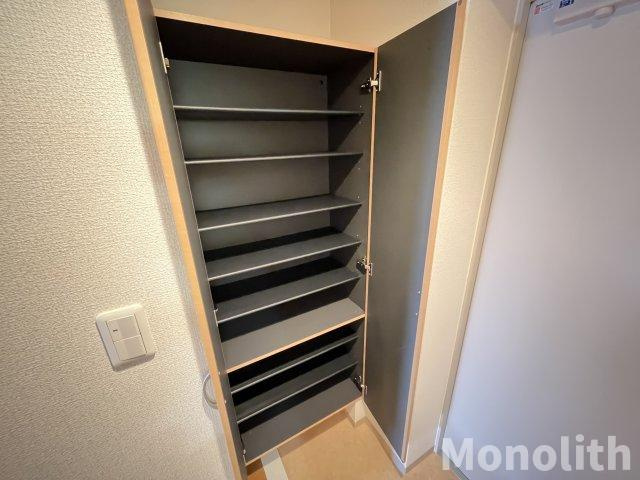 貝塚市澤の賃貸マンションの収納