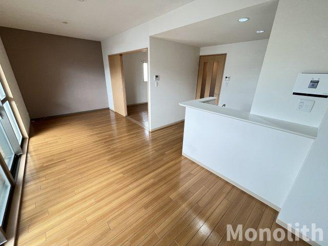 貝塚市澤の賃貸マンションの居間・リビング