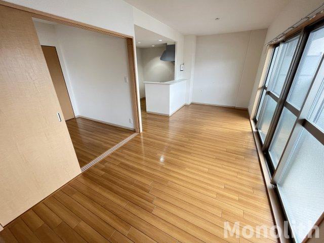 貝塚市澤の賃貸マンションの居間・リビング