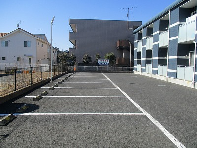 レオネクストドゥエトワールの駐車場
