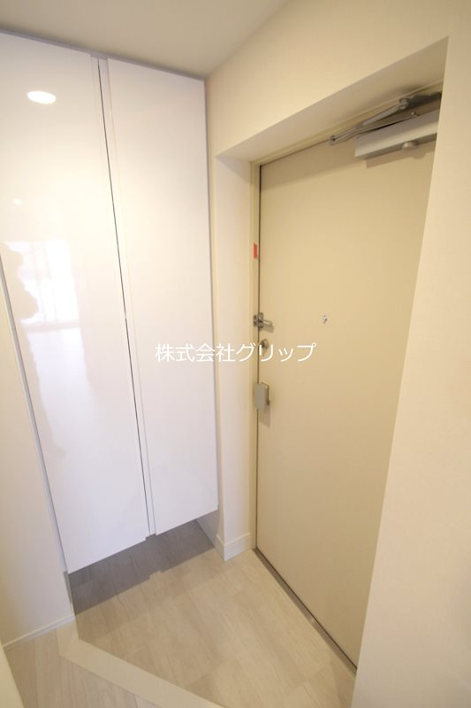 横浜市西区久保町の賃貸マンションの玄関