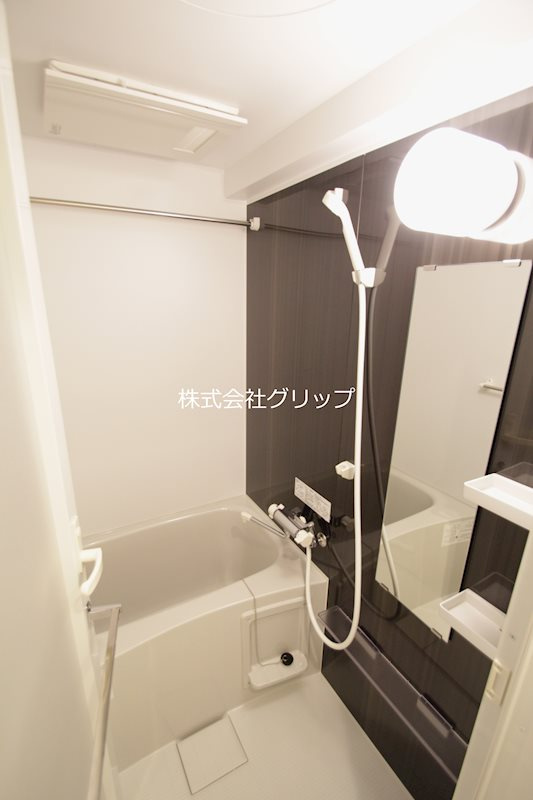 横浜市西区久保町の賃貸マンションの浴室