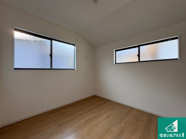 豊中市上野東　第1期　新築一戸建ての洋室|シンプルな洋室は、自分好みのインテリアが楽しめます♪ご家族とインテリアや家具を選びに行くのは入居時の醍醐味の一つです。ぜひお楽しみください♪
