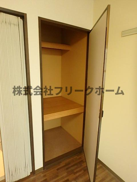武蔵野市吉祥寺東町１丁目のアパートの収納