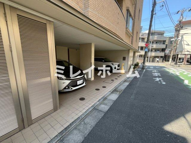 柳原池上マンションの駐車場