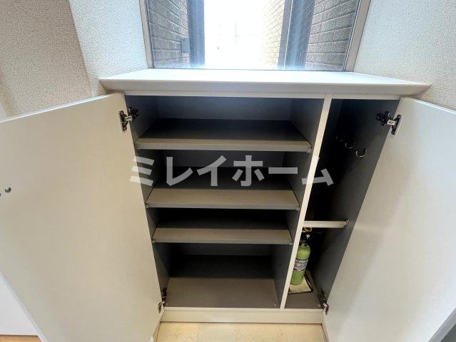 柳原池上マンションの玄関