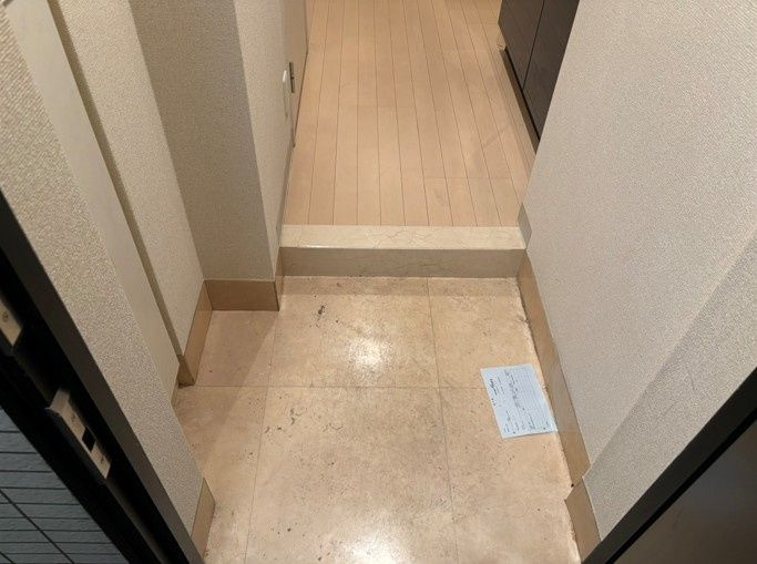 ファーストプレイス東向島の玄関