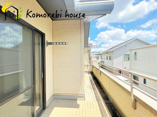 上尾市小泉　中古戸建のバルコニー|暖かな日差しのふりそそぐバルコニー