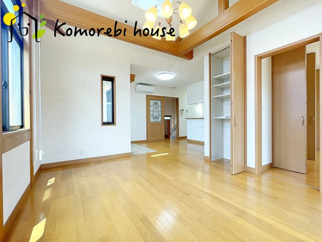 上尾市小泉　中古戸建の居間・リビング|こちらの居間で趣味の時間をお楽しみください