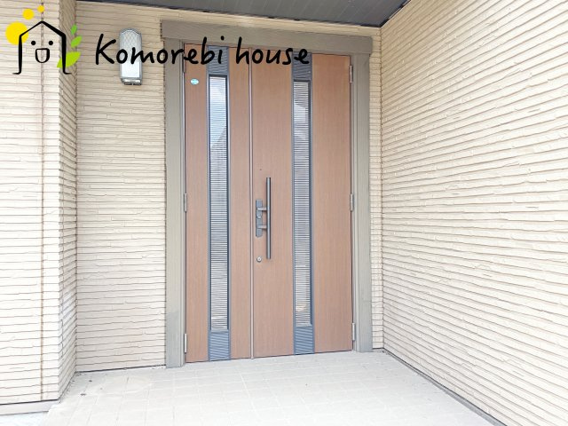 上尾市小泉　中古戸建の玄関|ゆったりとした玄関です