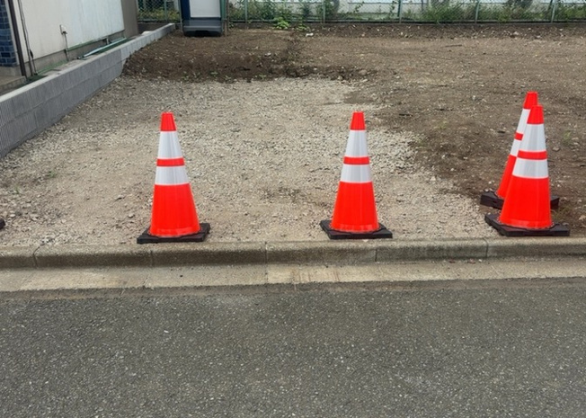 【駐車場】 | 駐車場と明記されていても、最小スペースでつくられた駐車場だと大型車は駐車できなかったり、出入りしにくくなったりする可能性があります。お車のサイズと購入したい物件の駐車場のサイズを現地で確認しましょう。