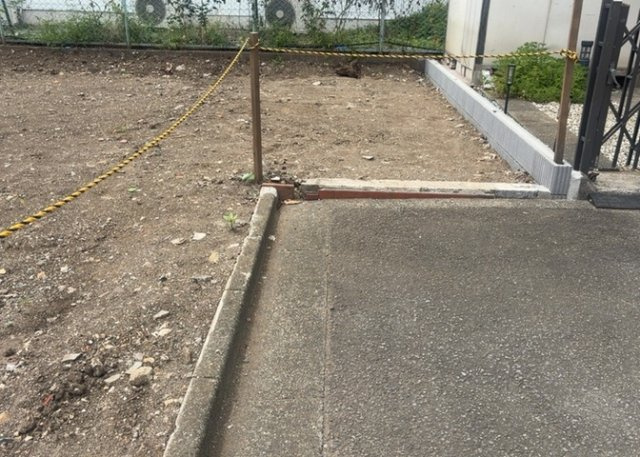 【庭】 | 庭があることでガーデニングや家庭菜園はもちろん、こどもの遊び場やペットを放して遊ぶことができます。また、家の周囲に余裕があるということです。隣地との間があれば、十分な日当たりと、風通しが確保できます。