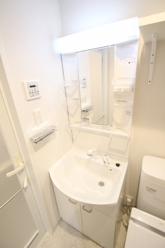 横浜市西区中央２丁目の賃貸マンションの独立洗面台