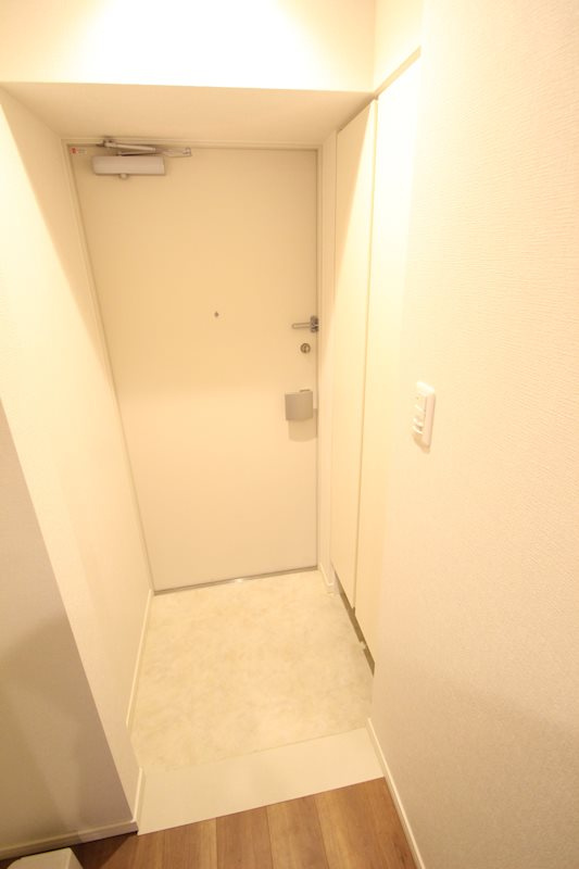 横浜市西区中央２丁目の賃貸マンションの玄関