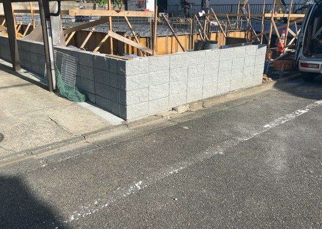 【外観】 | 現在は更地となっています。現地をご見学に行く際は、道路の幅や周辺の交通量、施設などをご確認頂くことをおすすめします！ある程度イメージをつけたいという場合は、同売主の施工事例や完成パースもお見せします。